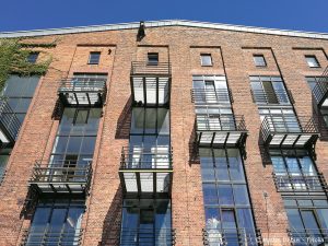 bodenglas bodenplatten aus glas gegehbares glas balkon