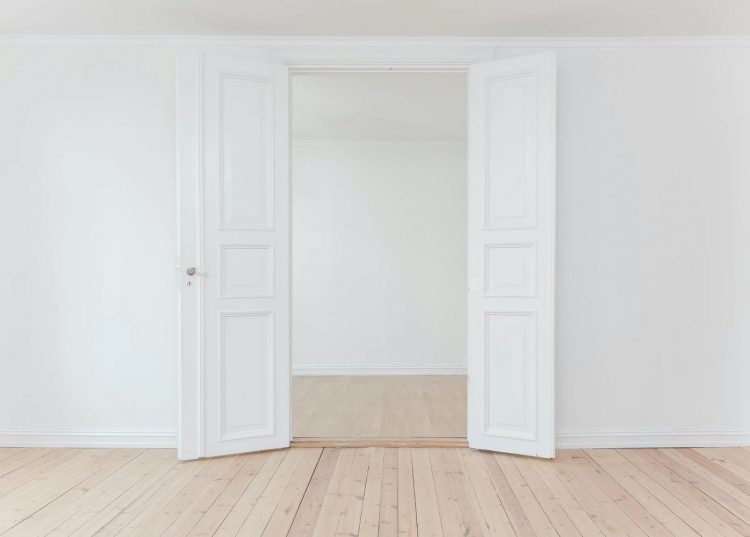 Zimmertür mit Zarge – praktische Türen-Komplettsets für den